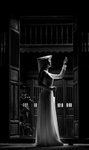 姿勢が悪いと尿もれが起こる原因とは？